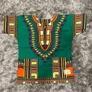 FBAZ  green traditional print Dashiki short sleeve pullover top. Size L. NWT.